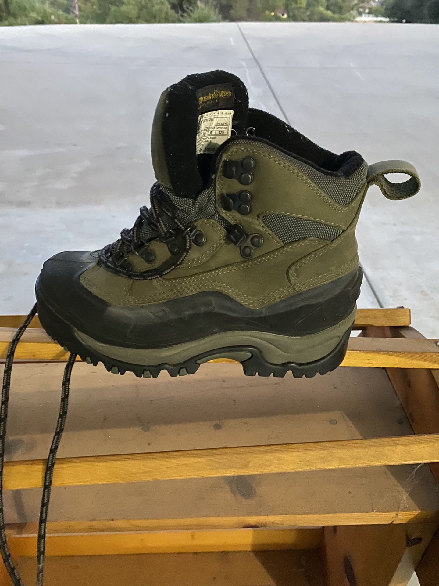 Vasque Women’s Snow boots waterproof size 6 1/2