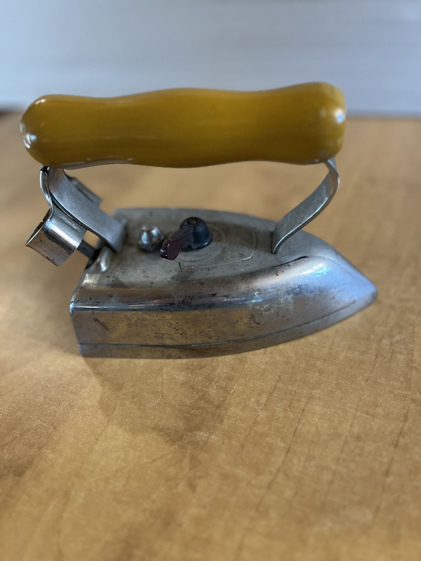Antique American Beauty Hand Iron