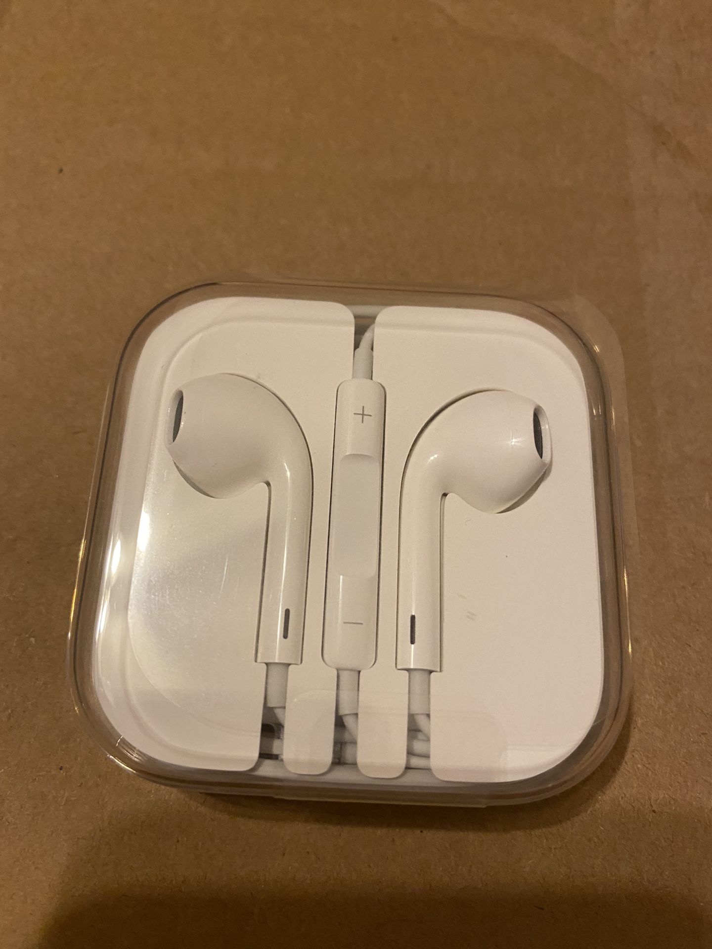 Brand New Apple Wired EarPods with Remote and Mic