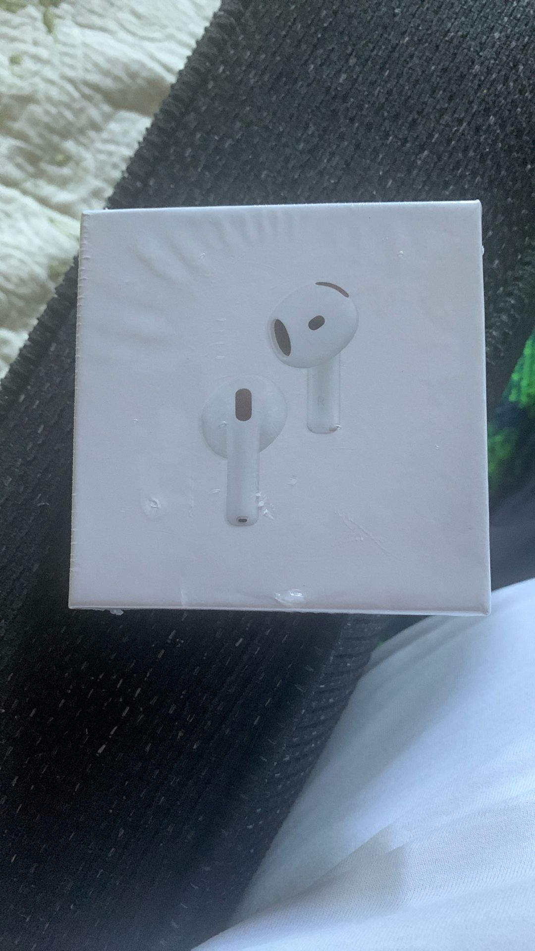 AirPods 4