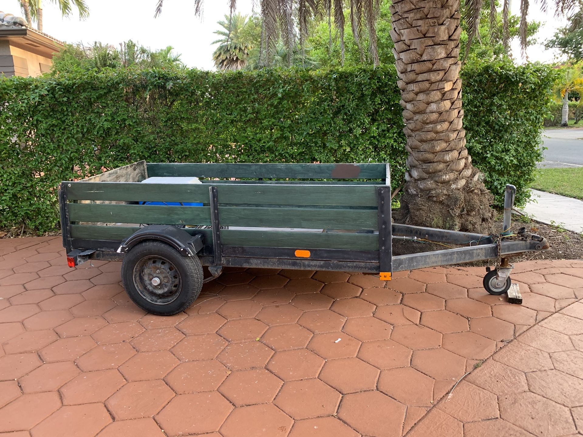 Trailer 3 1/2 ft x 8 ft