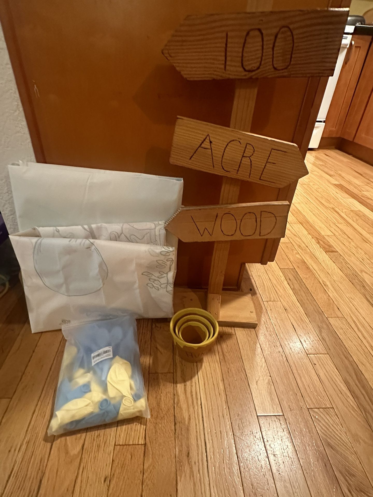 Free Pooh birthday/ Baby Shower Decorations 