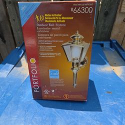 Outdoor motion light Brand new never used it