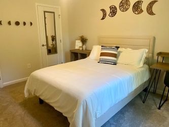 Full Bed! Perfect for a Dorm