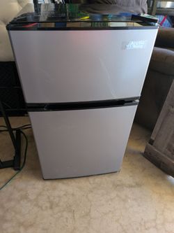 Like New Mini - Fridge/ Freezer