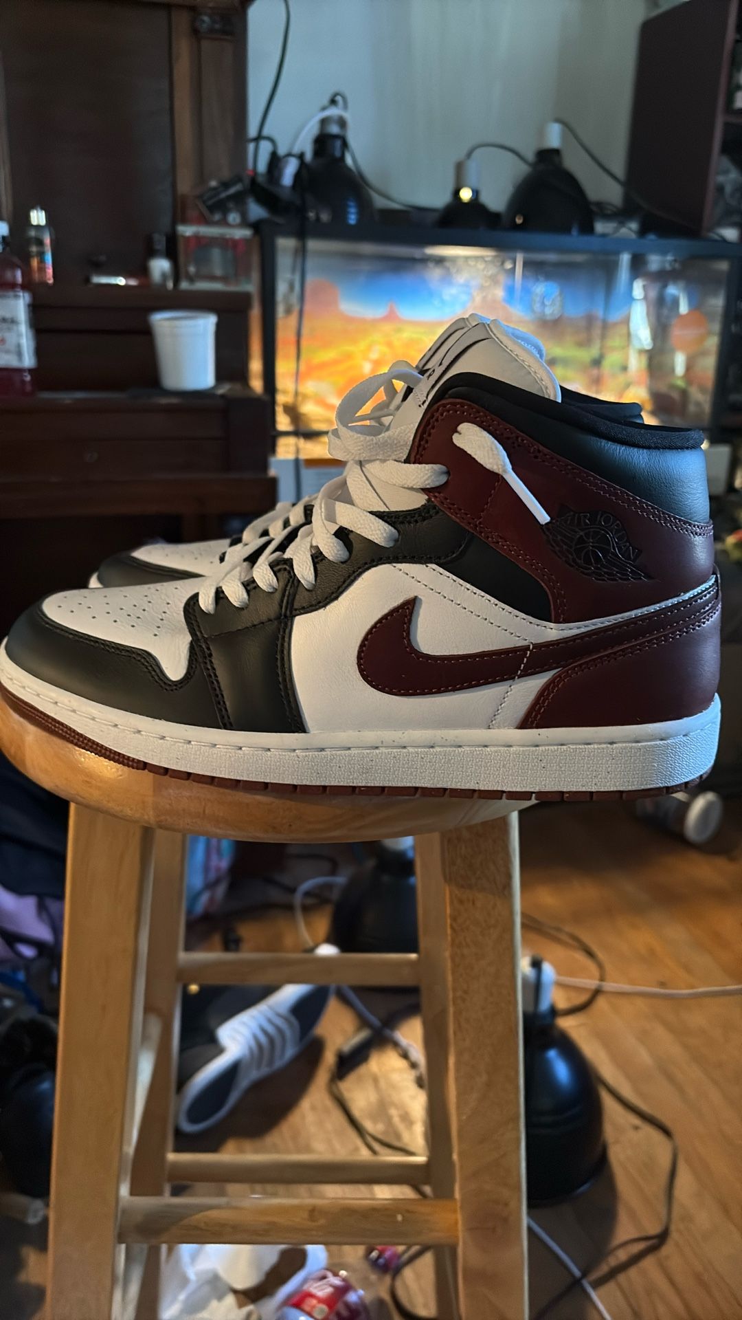 Jordan 1 Mid SE "White/Dark Pony/Black"