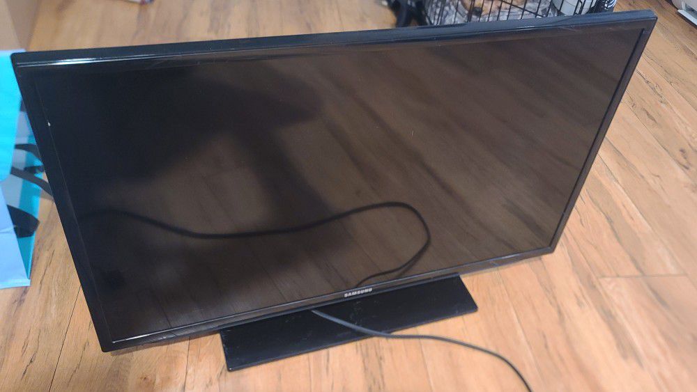 $50 - Samsung 32 Inch TV For Sale.  Good Condition