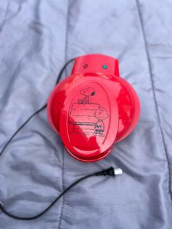 Peanuts Snoopy & Charlie Brown Waffle Maker