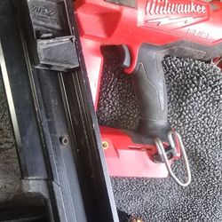 Milwaukee 2744-20 Nailer