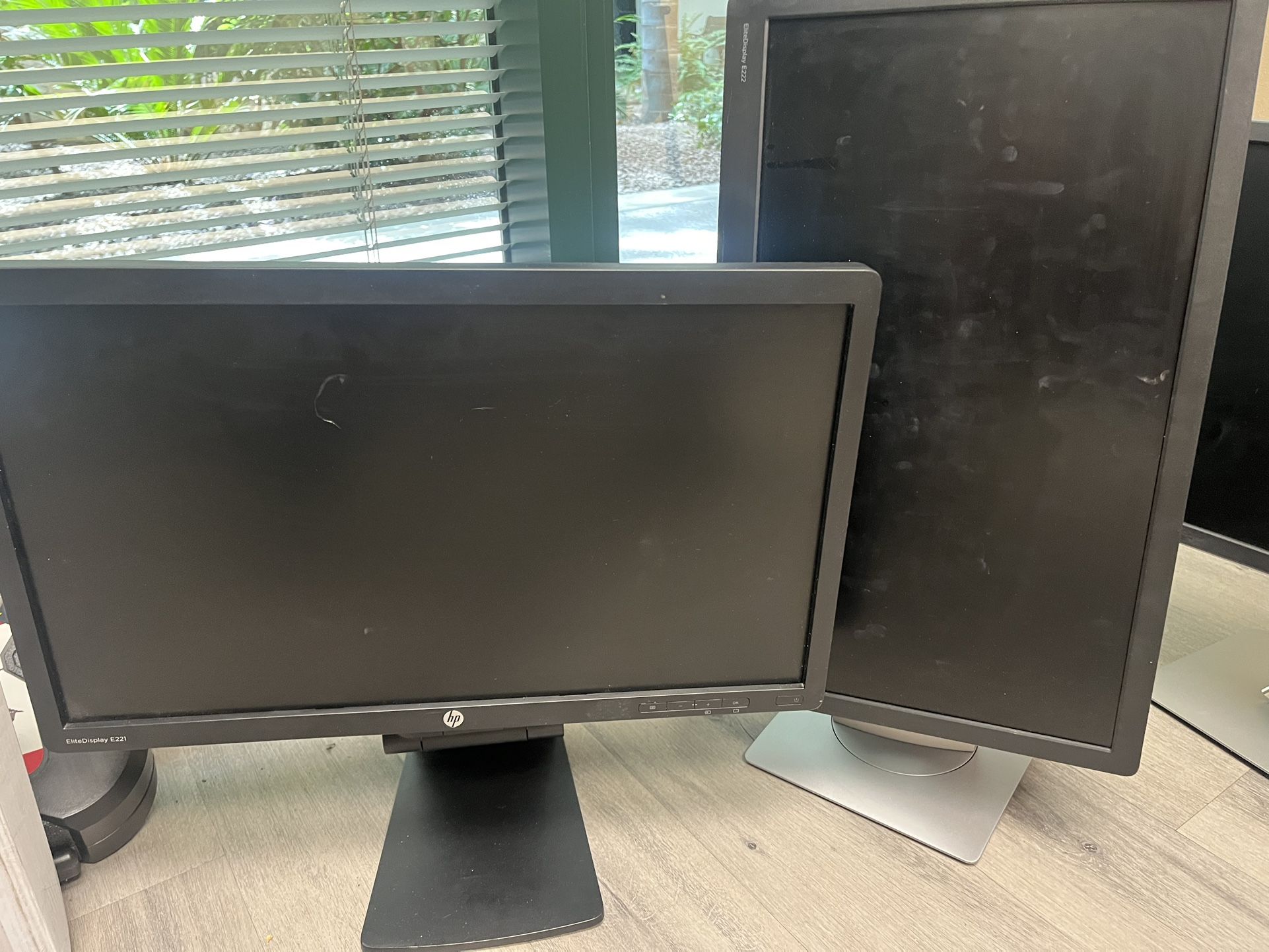 3 HP computer Monitors