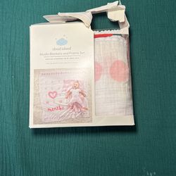 Muslin Blanket And Frame Set