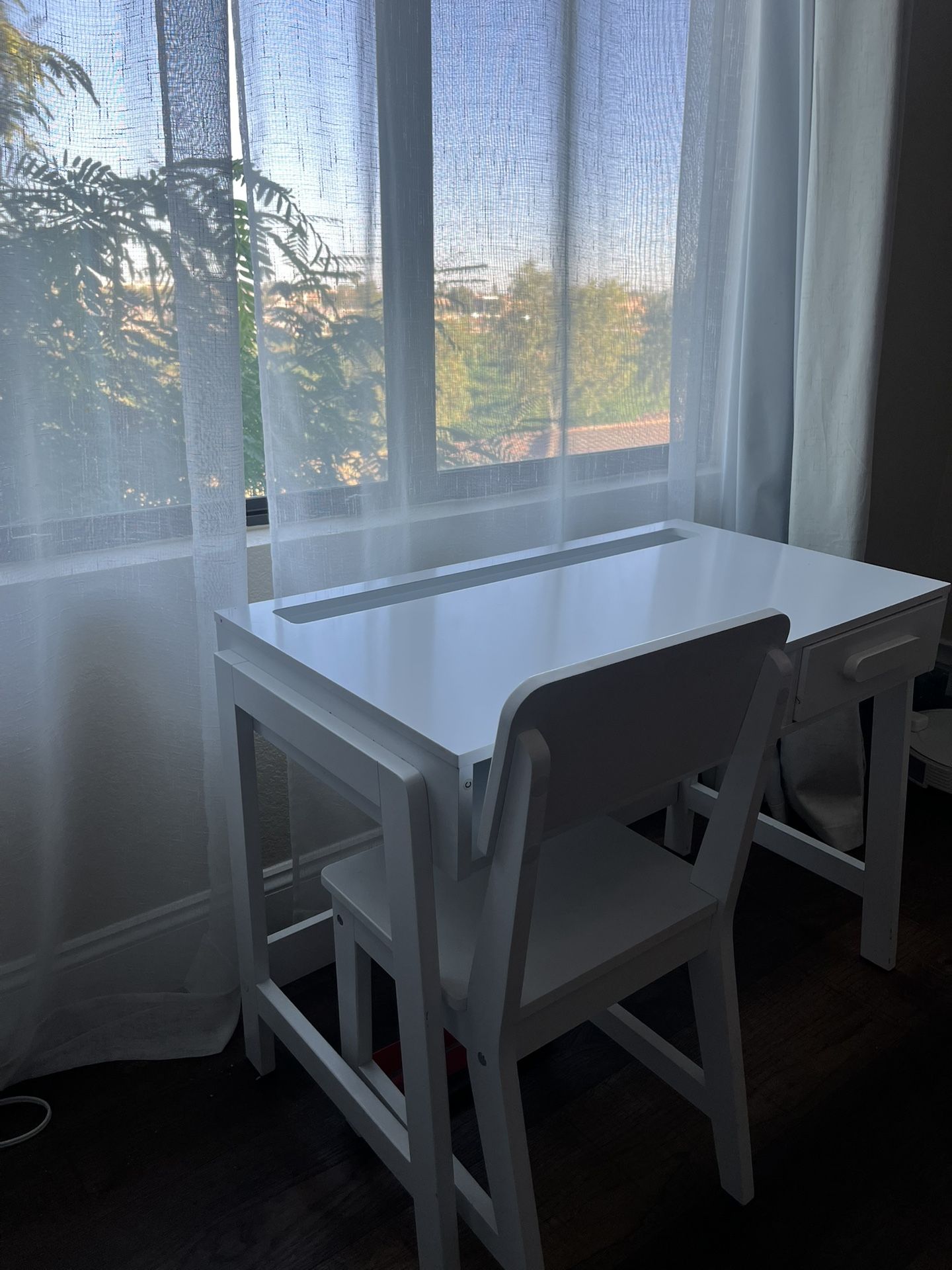 UTEX Kids desk/chair