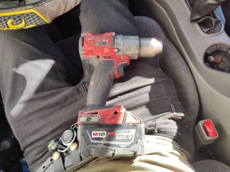 Milwaukee Fuel Hammer Drill W/ M18 XC 5.0 Battery