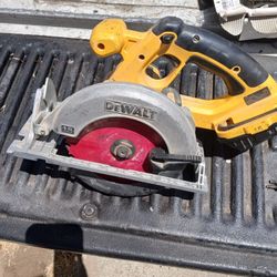 6.58n Dewalt 18v Skill Saw W/20v Adapter 
