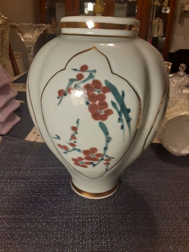 11inches Tall Very Unique And Beautiful LOOKING VASE  This HAS LOTS OF GOLD TRIM 