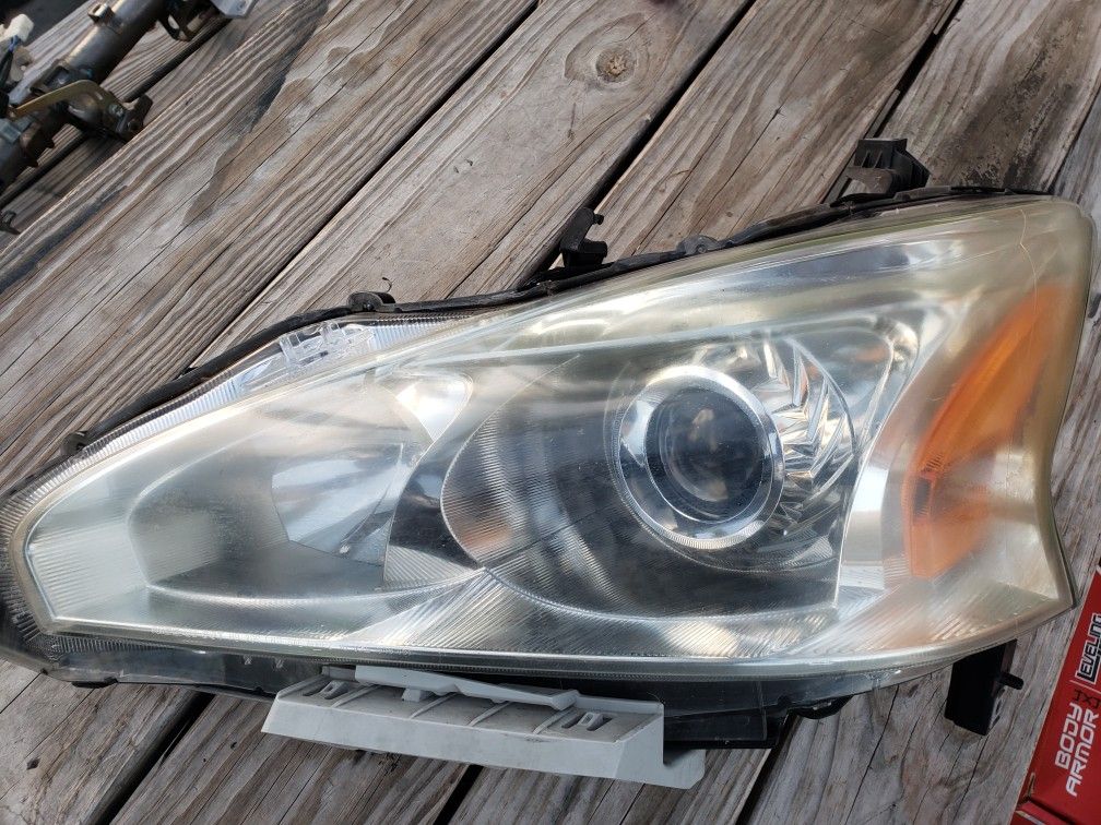 NISSAN ALTIMA DRIVER SIDE HEADLIGHT ORIGINAL OEM FACTORY