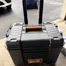 Roll tool box