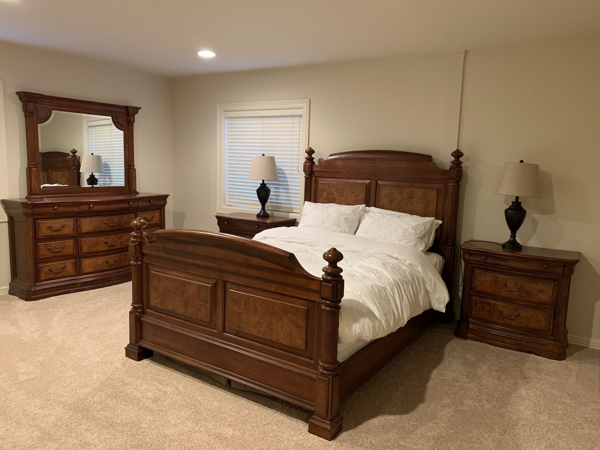 Costco 5-piece Queen bedroom set