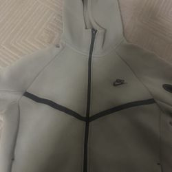 Nike TECH OLIVE MEDIUM