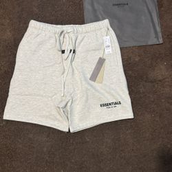 Essentials Shorts 