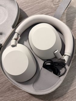 Sony WH-1000MX6 headphones