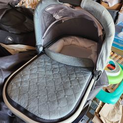 UPPAbaby Vista/Cruz Carrycot Bassinet Attachment