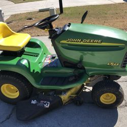 JOHN DEERE LT155 RIDING LAWN MOWER 