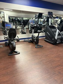 Life Fitness SE3 Recumbent Bike LOW HOURS!