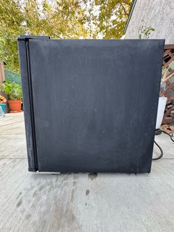 Proctor Silex Mini Fridge