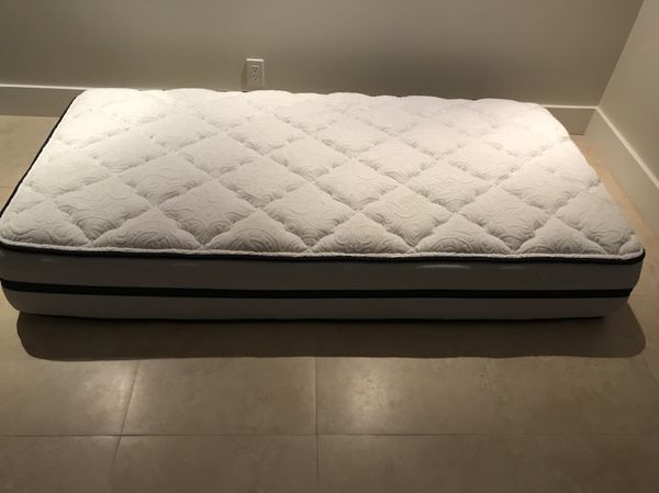 7-nch twin organic mattress