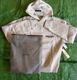 Grey essentials hoodie ( M )