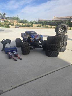 Traxxas XMaxx With 2 New Batteries, Extra Wheels And Tires. Runs Great