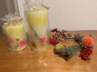 4 inch Christmas Candle Rings with candle , Artificial fruit and Pinecones Candle Ring Wreaths Decor . Christmas Table Decoration for Front Door . 2 C