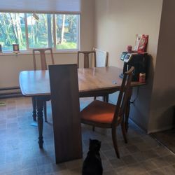 3-Leaf Table And 4 Chairs 