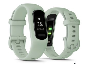 Garmin vívosmart 5 Fitness Tracker Bundle, Cool Mint w/ USB-C Adapter