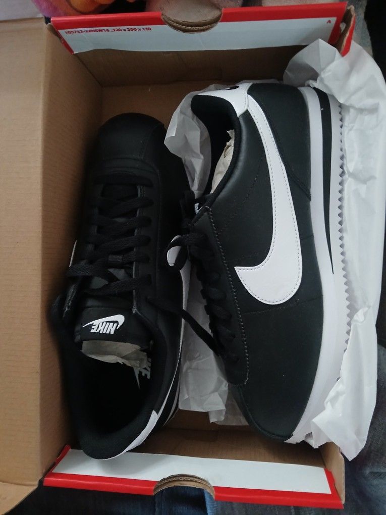 MENS NIKE CORTEZ SHOES Size 9
