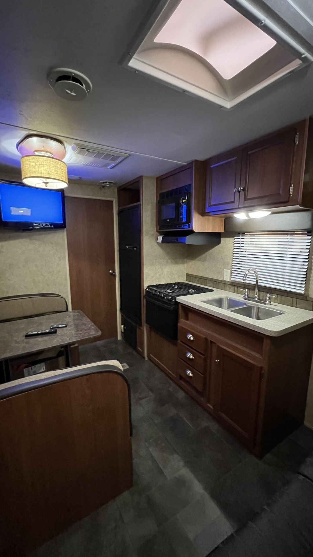COLEMAN EXPEDITION 2013 CT233QB RV