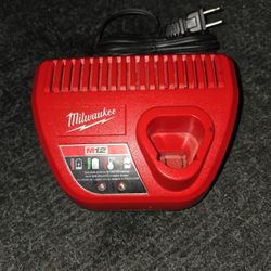 Milwaukee M12 Charger 