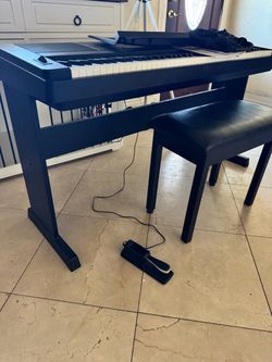 Yamaha portable grand piano DGX-660