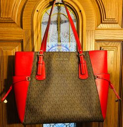 MK VOYAGER LARGE SIGNATURE LOGO  COLOR-BLOCK TOTE BAG