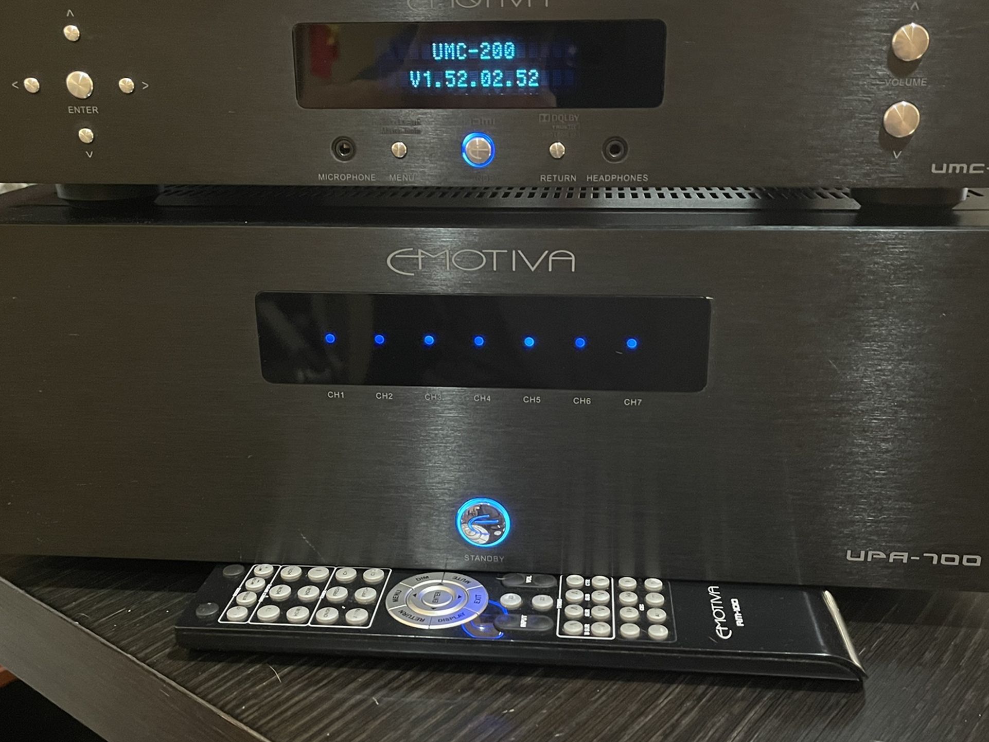 Emotiva UMC200 Preamp & UPA700 Amplifier for Sale in Kirkland, WA