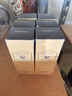 SKINFOOD - Royal Honey Propolis Enrich Essence 50ml