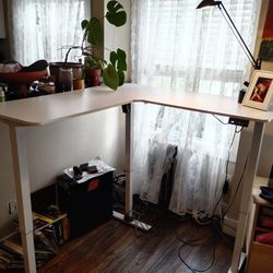 Electric standing desk 
