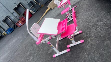 Adjustable kids desk and chair good condition