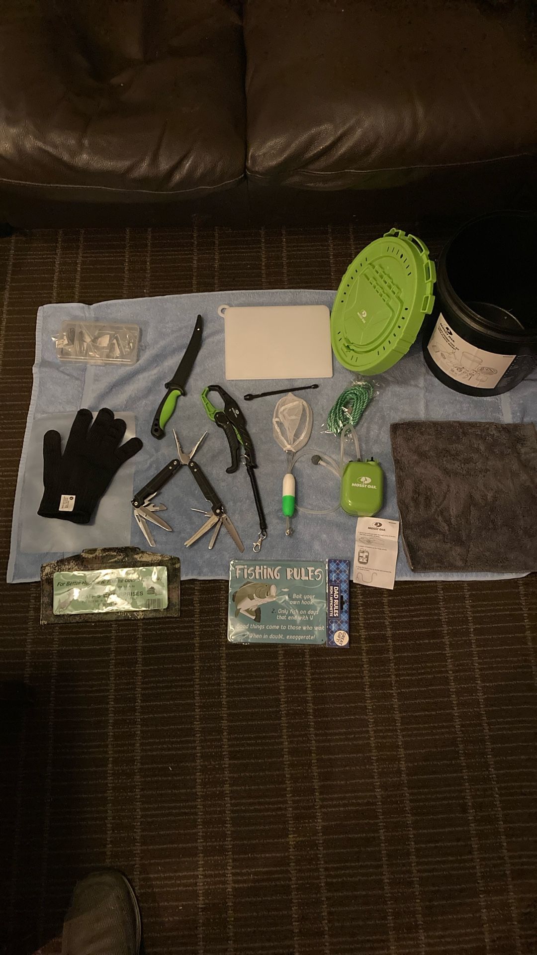 Mossy Oak fishing tool kit and extras READ