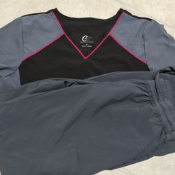 Women Scrubs Size Medium 2 Sets Amazing Condition 25 For Both