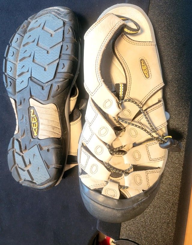 Women's KEEN Sandals Size 9. Like New.