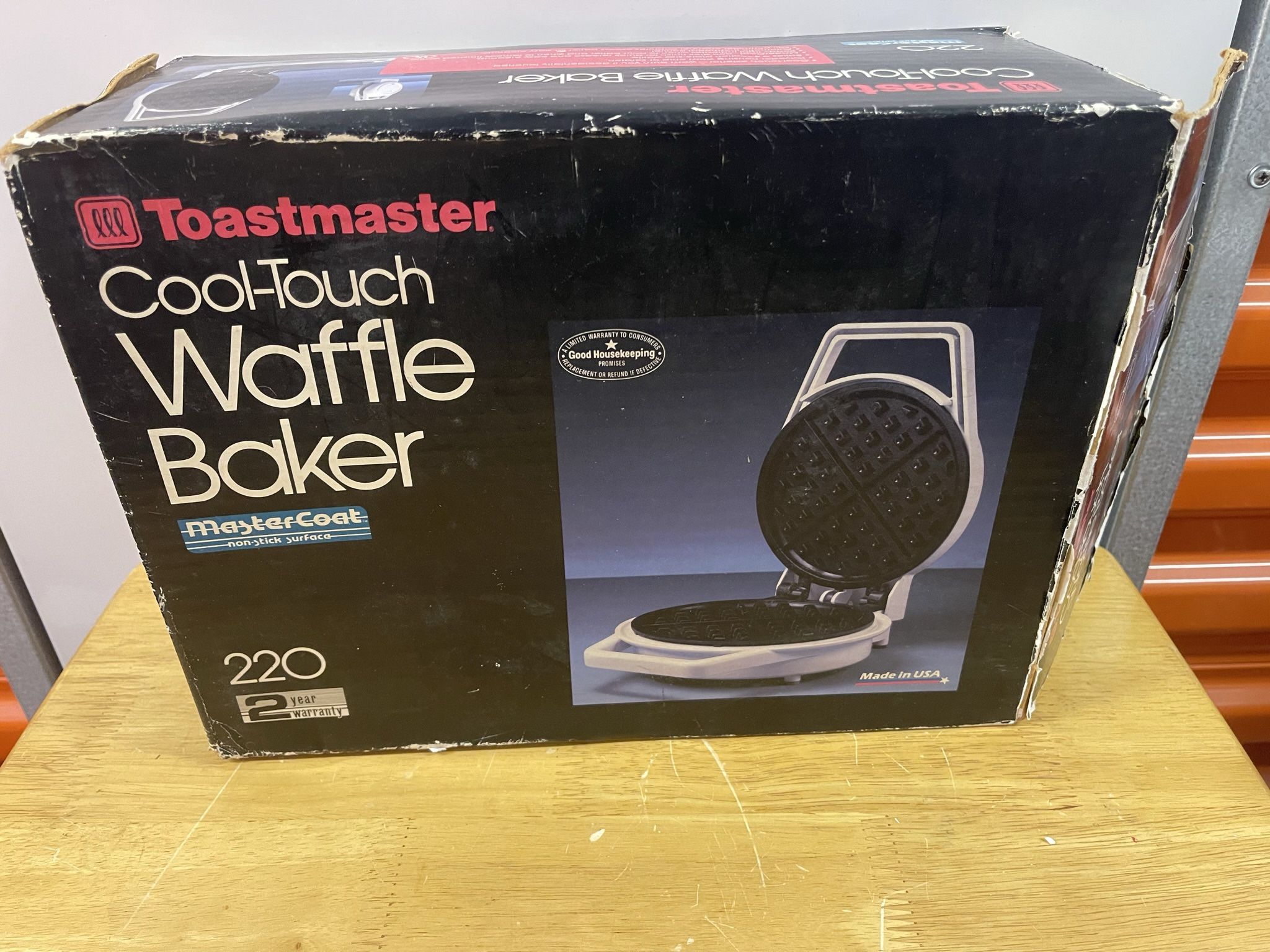 Toastmaster Cool-Touch Belgian Waffle Baker Maker Model 220 Vintage USA in a box