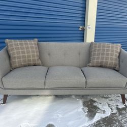 FREE DELIVER 🚚🚛🚚 Beautiful Gray MCM Couch