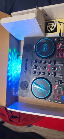 Numark Party Mix Live Bundle DJ Controller